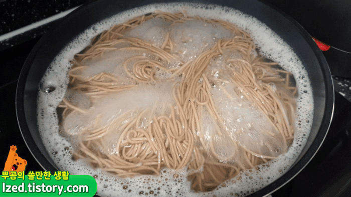 면을 먼저 끓여봅시다!