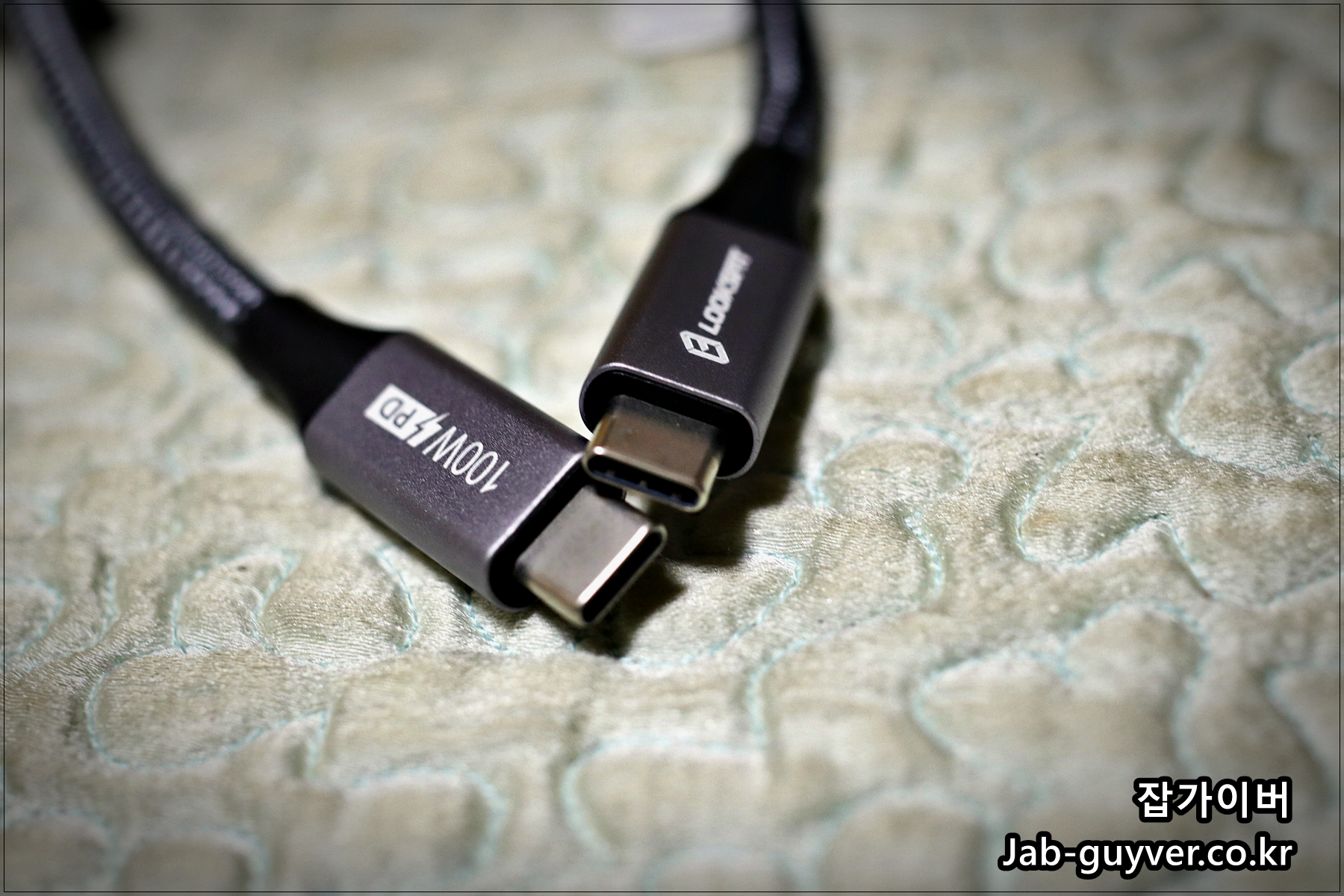 4K UHD C타입 스마트폰 미러링 케이블