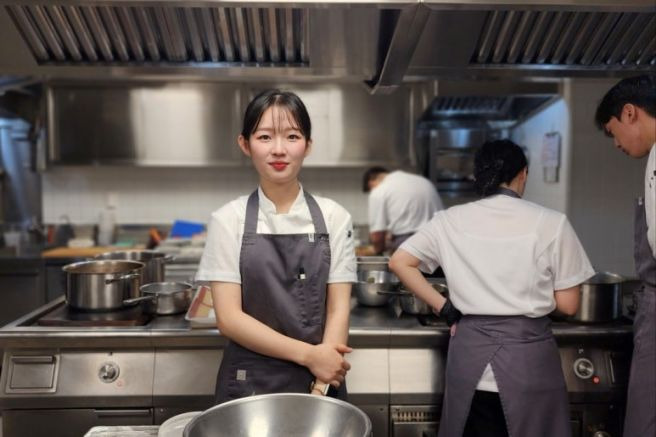 김시현 셰프, 아기맹수, 김시현 셰프 프로필, 김시현 셰프 화상, 흑백요리사2 김시현, 나 혼자 산다 김시현, 김시현 셰프 통영, 김시현 셰프 스승, 김시현 셰프 흉터, 옥탑방의 문제아들 김시현, 김시현 셰프 식당, 김시현 셰프 나이, 주방 화상 사고, 나물 유학, 통영 복국 꿀팁, 김시현 셰프 인스타, 스타 셰프, 요리사 화상, 흑백요리사 출연진, 김시현 셰프 레시피