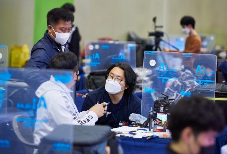 드론관련종사자-비즈니스-미팅모습