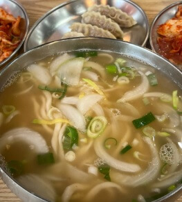 생방송투데이 한우물의 법칙 경기도 수원 광교산 손칼국수 맛집 홍남매칼국수 하루4시간만 맛볼수 있는 손칼구구수명가 