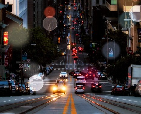 빌딩-사이의-도로