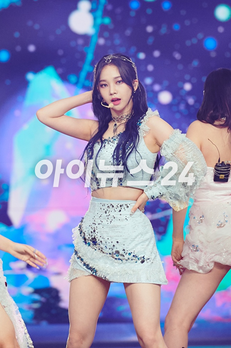 그룹 에스파(aespa)가 31일 오후 진행된 &#39;2021 MBC 가요대제전&#39;에 참석해 멋진 무대를 선보이고 있다. [사진=MBC]