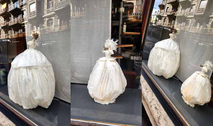 '몽트뢰' 거리에서 보았던 몽트뢰와 꼭 닮은, 정말 어울리는 인형!! 인형마저 나를 설레게 했다.