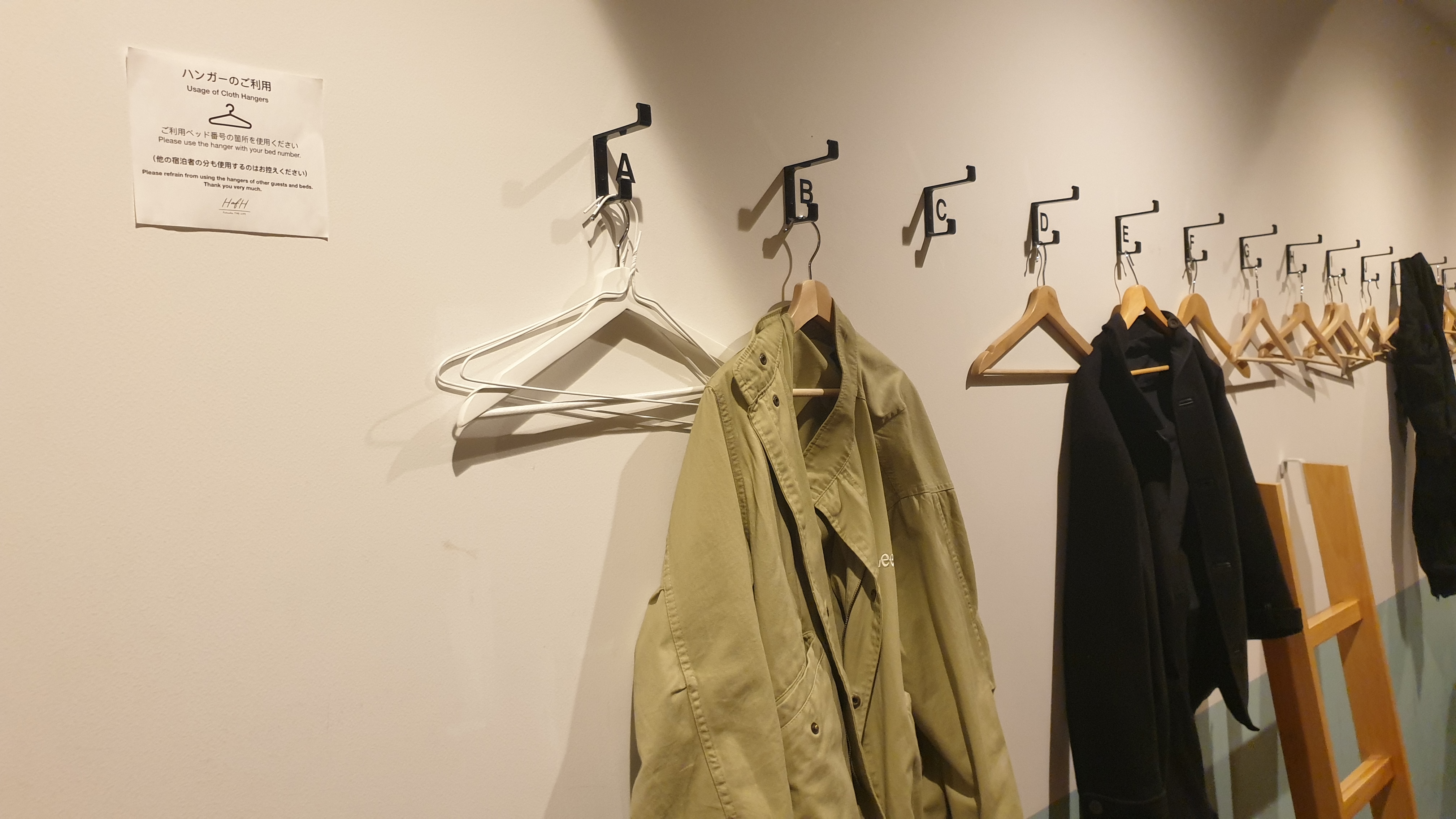 게스트하우스 HafH Fukuoka The Life 호스텔 침상별 옷 보관함