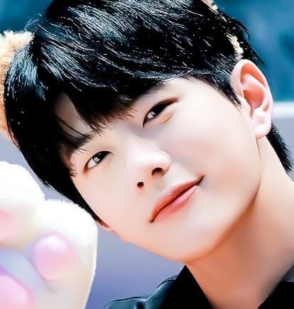 그룹 골든차일드 맴버 최보민