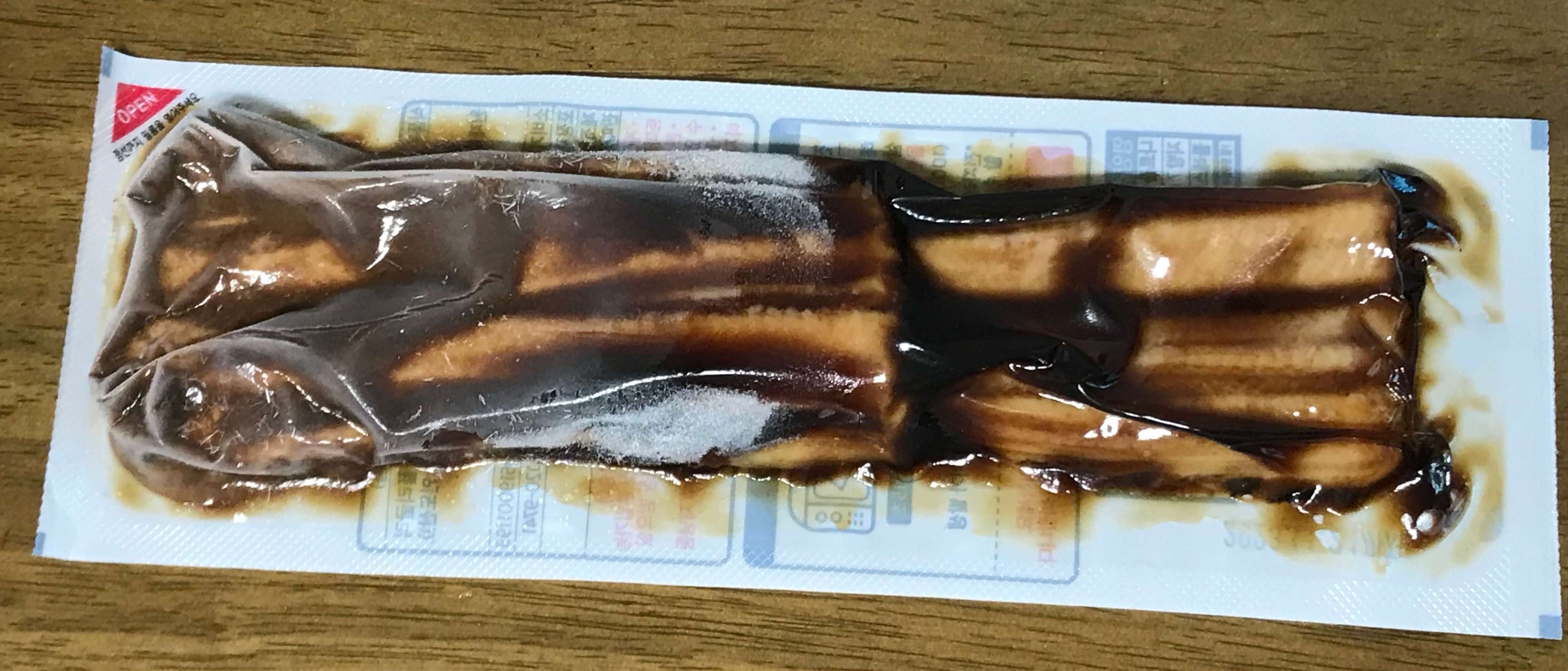 팩에 들어있는 장어구이