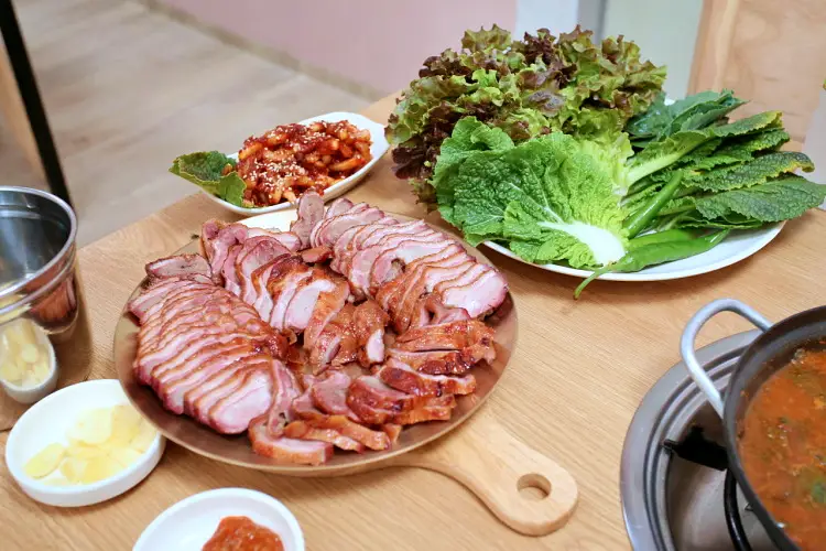식객 허영만 백반기행 162회 신성우 편 황토 흙가마에서 구워낸 오리구이, 술을 부르는 오리탕 소요산 왕방계곡 노포 맛집 소개
