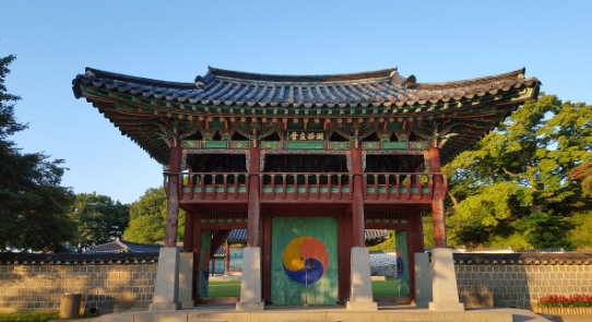 전통시장 속 오래된 간판과 상점 이야기