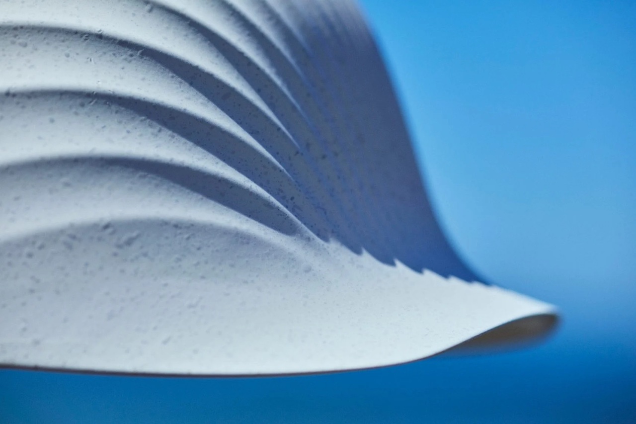 헬멧의 조개껍질 모양의 이랑 구조