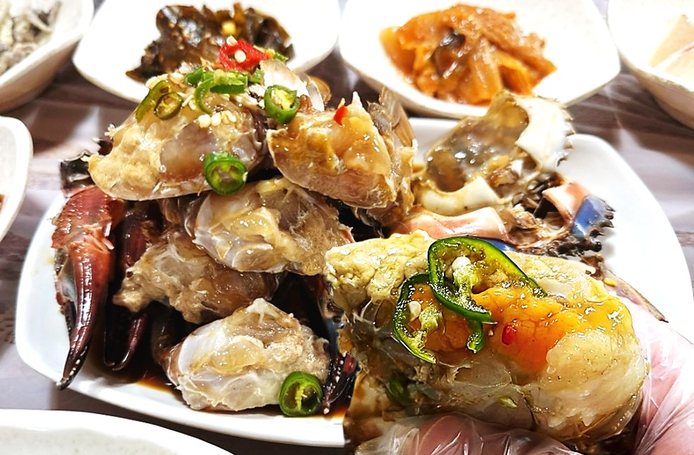 게장백반의 간장게장