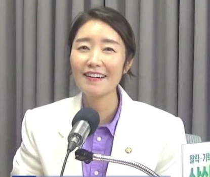 강선우 국회의원 프로필 나이 고향 학력 재산 가족 남편 페이스북