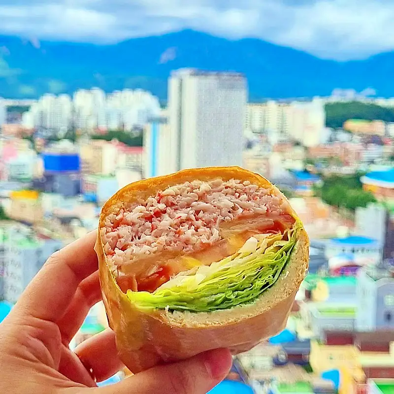 토요일은 밥이좋아 토밥 오픈부터 줄서는 식당 극강의 감칠맛을 자랑하는 홍게 샌드위치 동해 속초 맛집 추천 토밥즈 방송정보