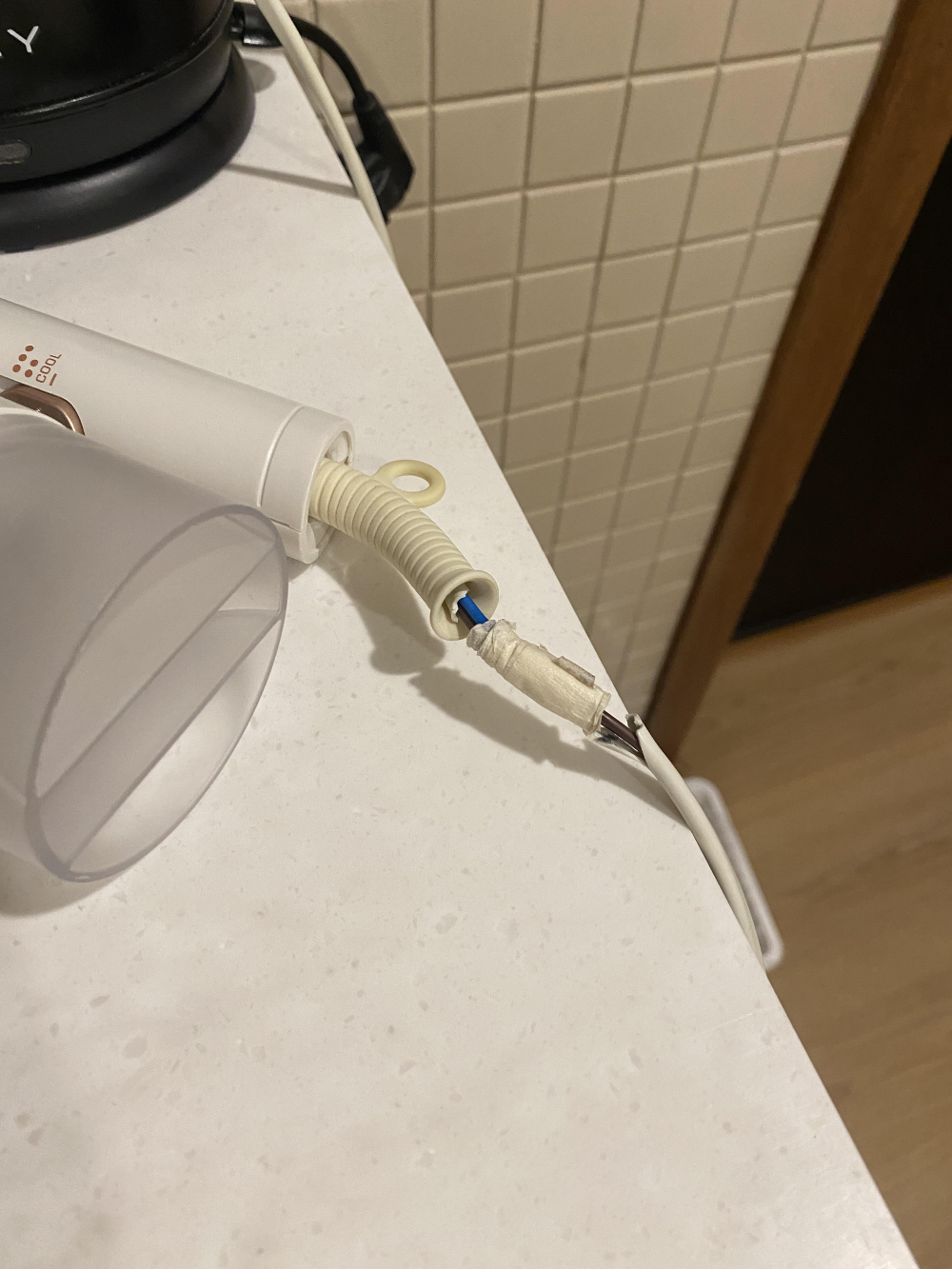 피복 벗겨진 드라이기