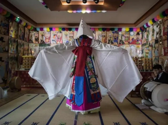 인왕산 새우니,인왕산 괴담,서울 귀신 전설,명성황후 귀신,무속 귀신,새우니 바위