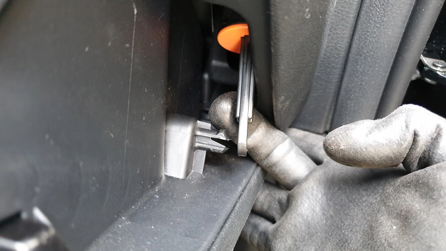 글로브박스 내리는 방법