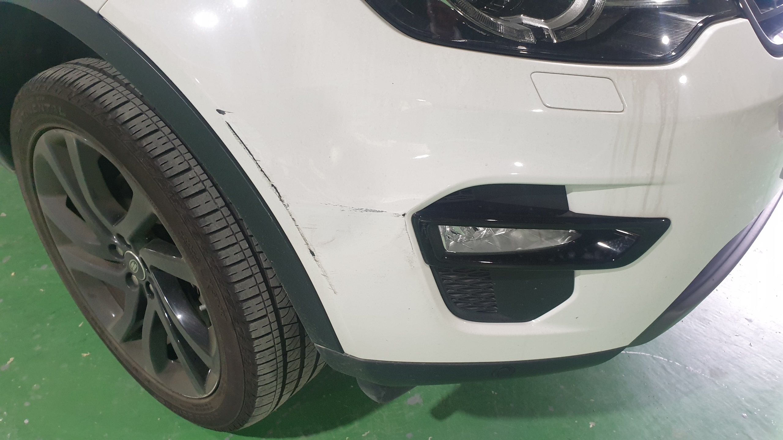 디스커버리 조수석 앞 범퍼 수입차 범퍼 부분도색 - 디스커버리 조수석 앞 범퍼