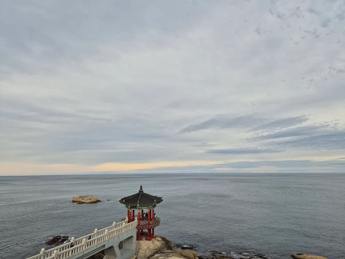 영금정에서_찍은_바다_구름_해돋이정자