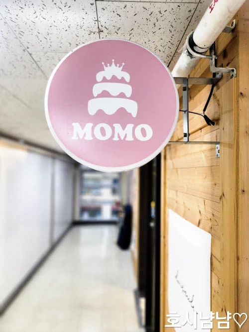 하남 모모케이크 간판 MOMO 로고 핑크색 원형 간판