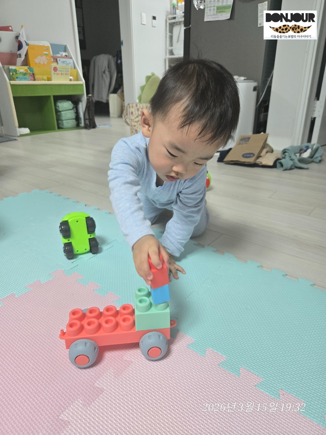 아기 블록쌓기 소근육 발달