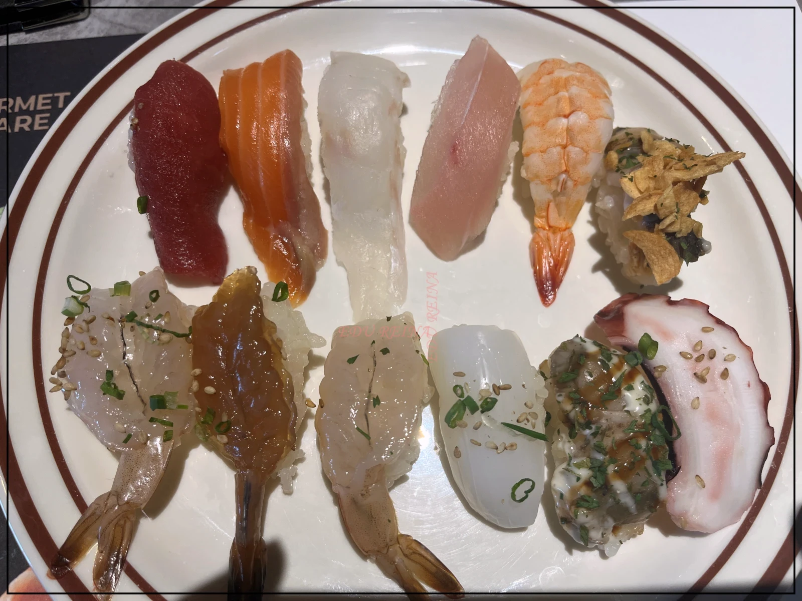 고메스퀘어파주직영점-스시-접시-담기