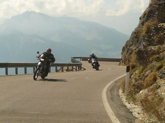 라이더라면 꼭 알아야 할! 그룹 주행 황금 룰과 혼자 타는 진짜 자유