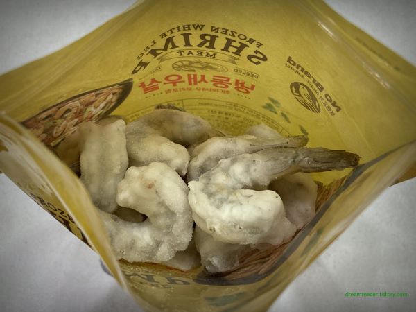 이마트 노브랜드 냉동 새우살(흰다리새우,꼬리 포함)(라면 부재료) 2023년 1~3월 포장 개봉