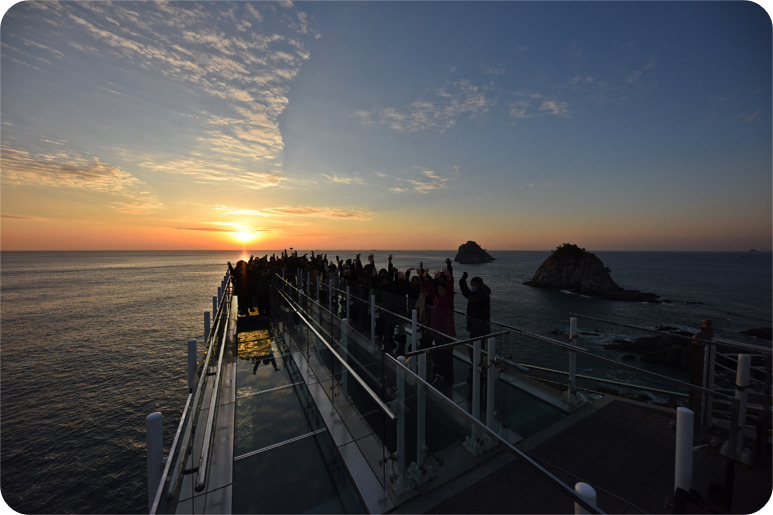 부산 오륙도 스카이워크 새해 일출 해돋이 명소 이미지/출처: 남구시설관리공단