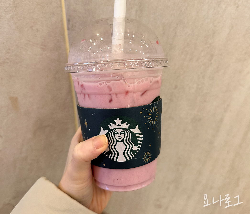 스타벅스 스벅 스벅신메뉴 스벅신메뉴 스벅추천메뉴 스타벅스추천메뉴 스벅크리스마스 스타벅스크리스마스 스벅겨울메뉴 스벅겨울한정메뉴 스타벅스겨울메뉴 스타벅스겨울한정메뉴 눈사람바움쿠헨 스타벅스케이크 스벅케이크 딸기라떼 스타벅스딸기라떼 스벅딸기라떼 스벅가격 스타벅스가격 스타벅스쿠키 스타벅스선물