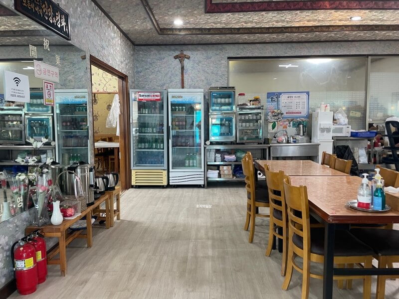 백반기행 맛집 충남 보령 굴 전문점 터가든 - 홀좌석