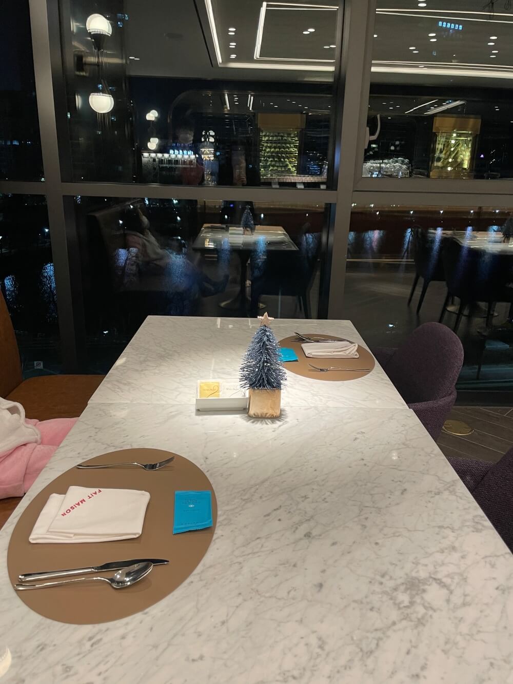 잠실 소피텔 서울 페메종 - 석촌호수뷰 창가 좌석