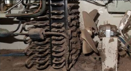 기계실-내부-냉각팬-부위-먼지