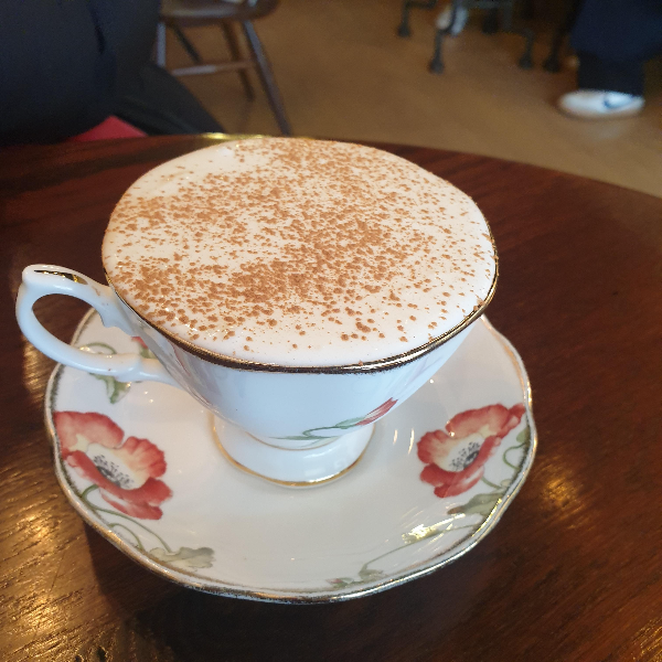 망원 카페 커피 하우스 마이샤: 부드러운 강배전 커피를 즐길 수 있는 곳_카페 크리미나