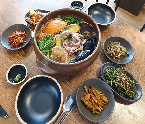 예이제해물듬뿍칼국수 게장