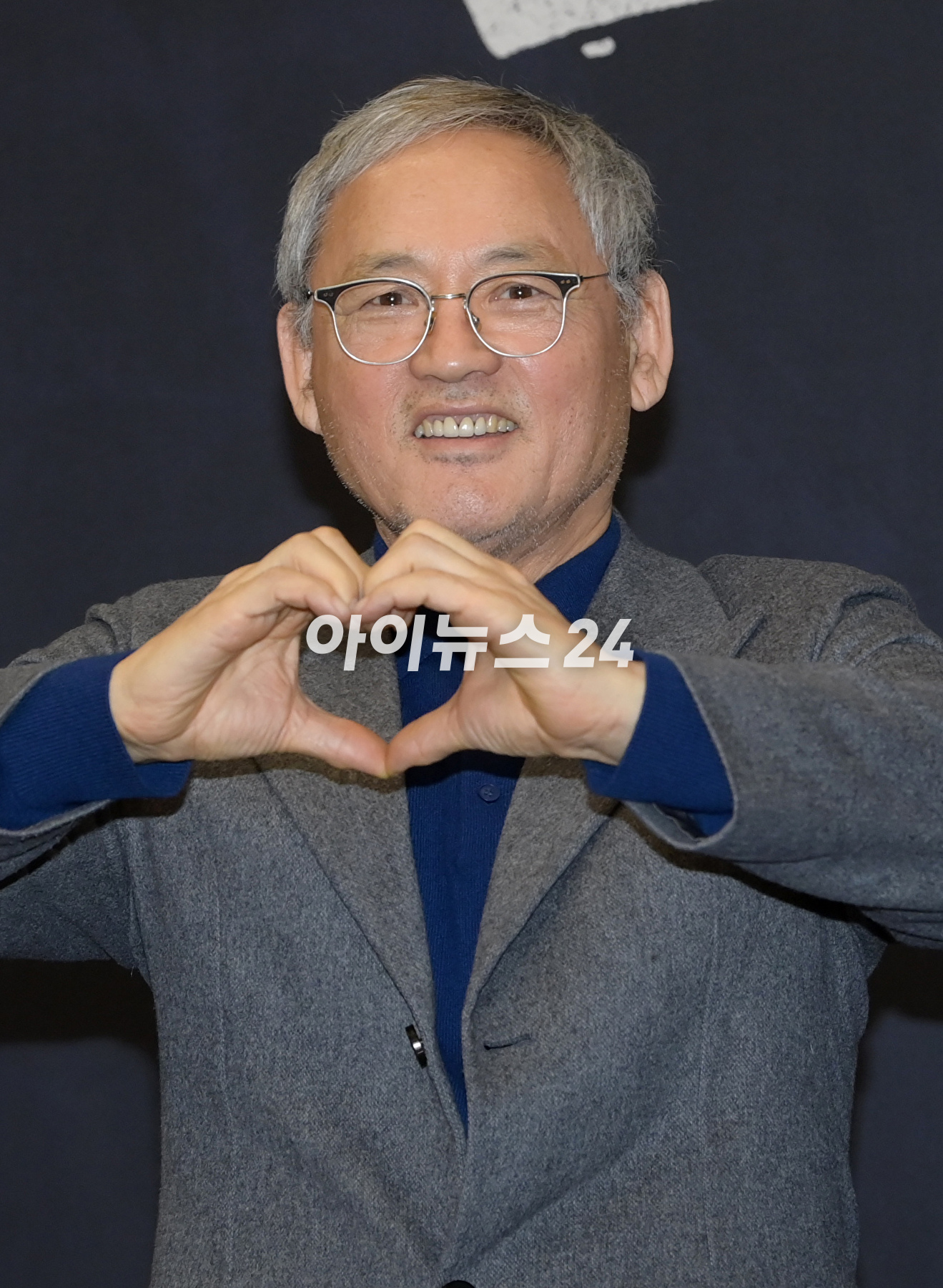 배우 유인촌이 21일 오후 서울 강서구 LG아트센터 서울에서 진행된 연극 '파우스트' 제작발표회에 참석하고 있다. [사진=정소희 기자]