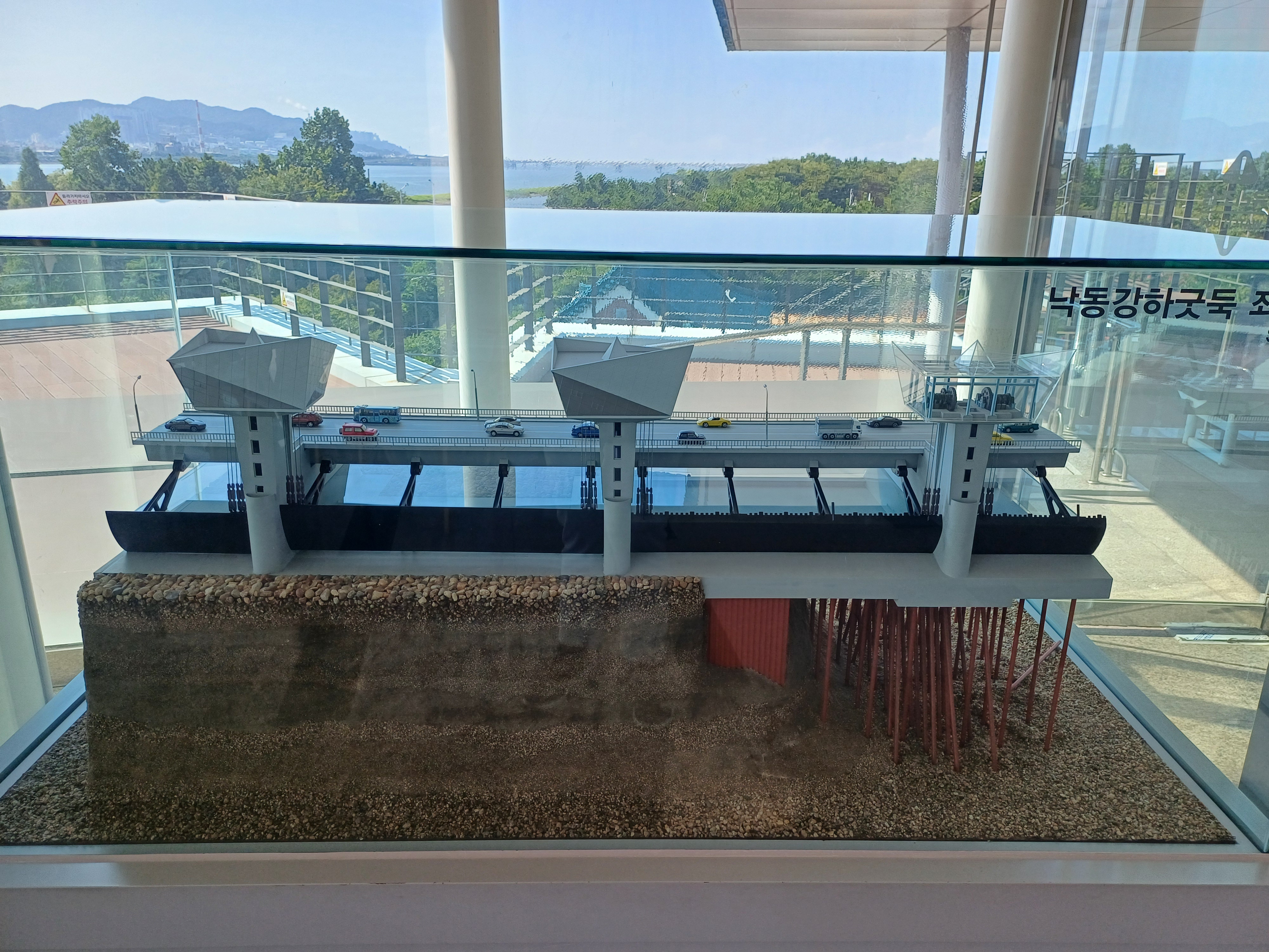 support structures rely on deep bedrock and sand friction for stability