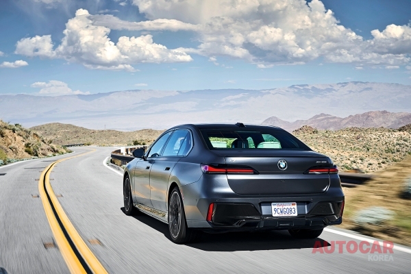 BMW의 전기 럭셔리 세단 i7