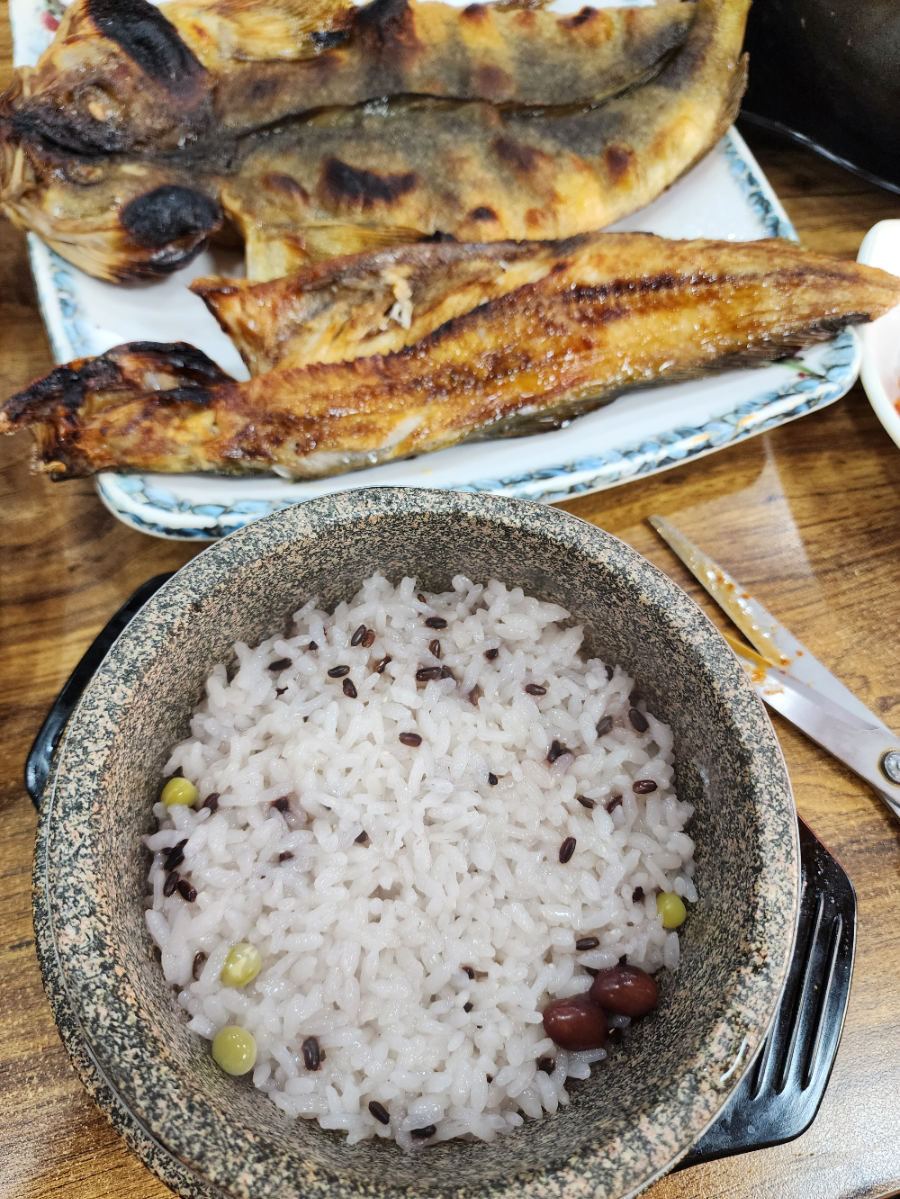 어부네생선구이굴밥 - 돌솥밥