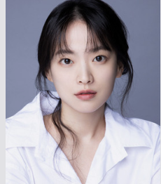 파격적인 노출연기로 데뷔한 현재 최고의 스타