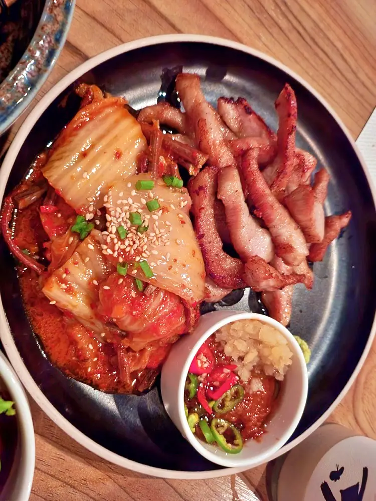 소문의맛집 우리들의 차차차 트루디 이대은 족발 보쌈 매운 등갈비찜 육전 맛있는 한식 주점 압구정역 신사역 강남 맛집 위치 메뉴 가격 정보