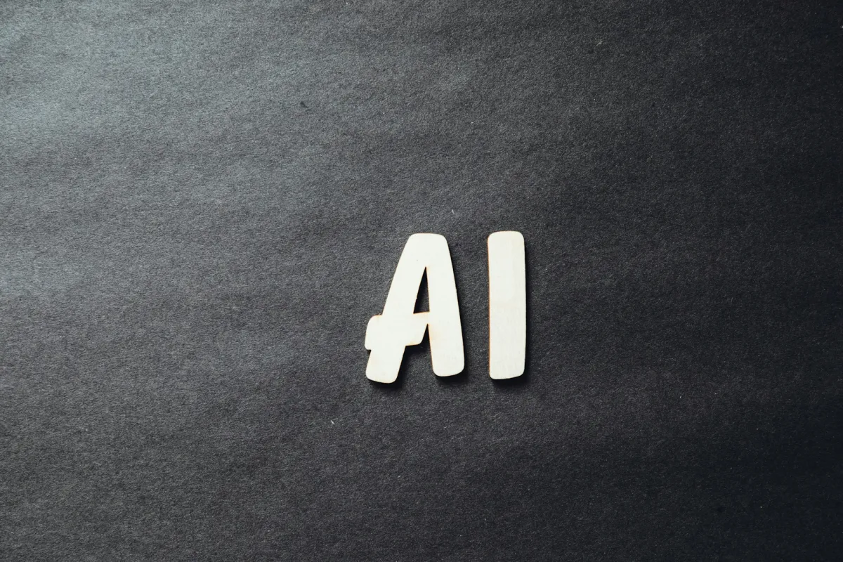 까만색-바탕에-하얀글씨로-적혀져있는-AI