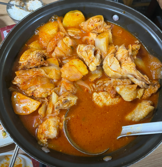 생방송투데이 막퍼주는집 8천원 닭볶음탕 관악구 봉천동 고향집 정보