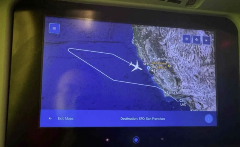 이 사진은 여권 안 챙긴 기장 으로 인해 이륙 3시간만에 비행기를 회항한 사건의 이미지 입니다.