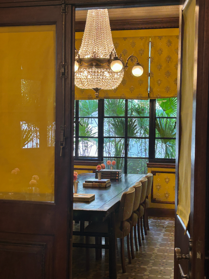 PRADA 미샹(Mi Shang) 룸 좌석