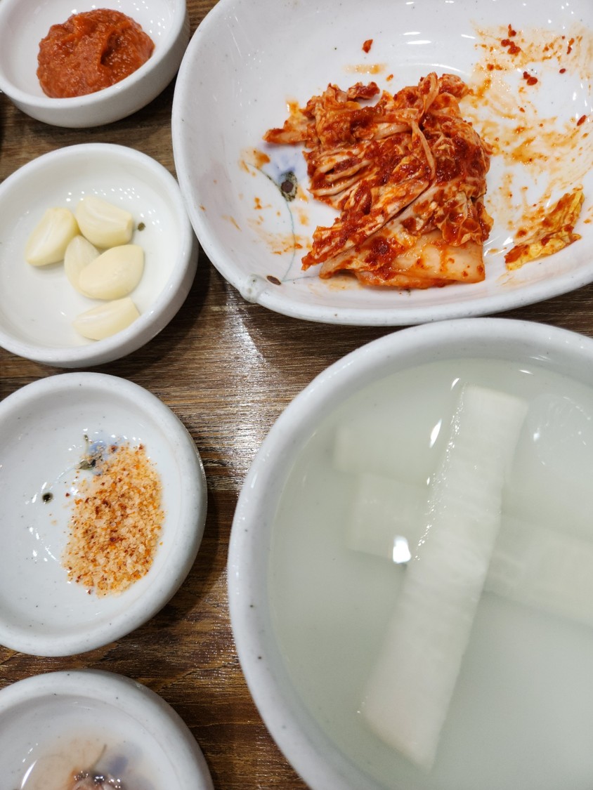 김치와 물김치와 양념들