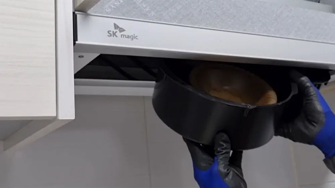 후드 날개 빼는 모습