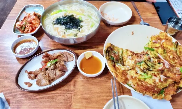 숯불구이와 함께 즐기는 손칼국수 추천 식당 도봉산역 도봉산 맛집