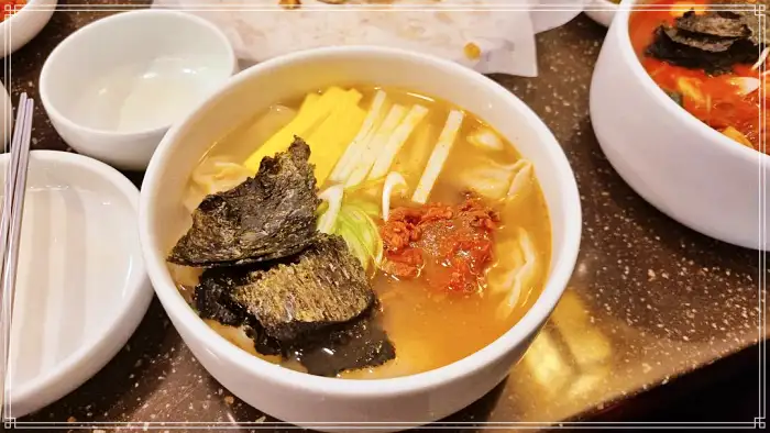 켄싱턴호텔 국회의사당역 여의도 맛집 손만두 떡국, 김치만두 만두국, 술국