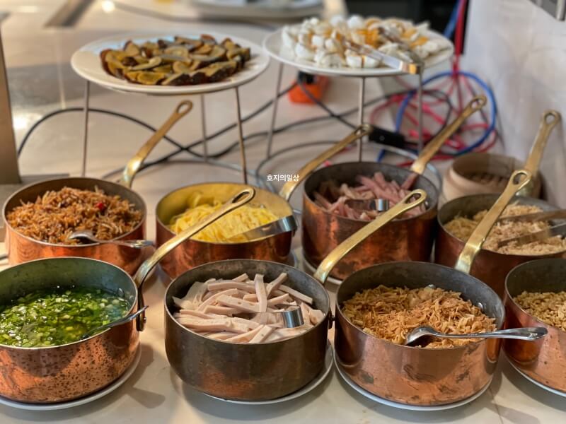 나트랑 모벤픽 - 파노라마 조식 쌀국수 고명