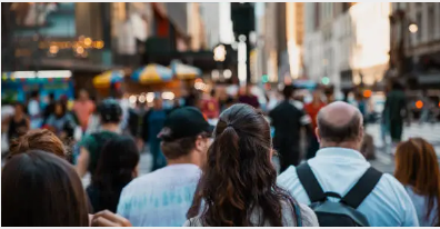 사람이 붐비는 도시